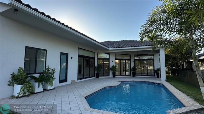 Building Photo - 2550 Jardin Terrace