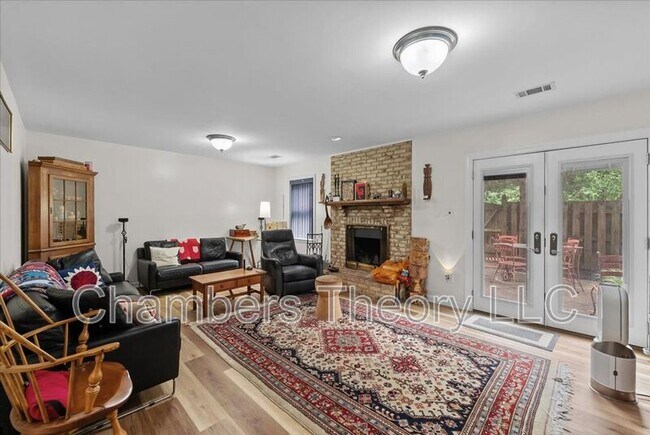 Building Photo - 1033 N George Mason Dr