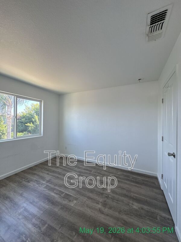 Building Photo - 2020 Golden Way