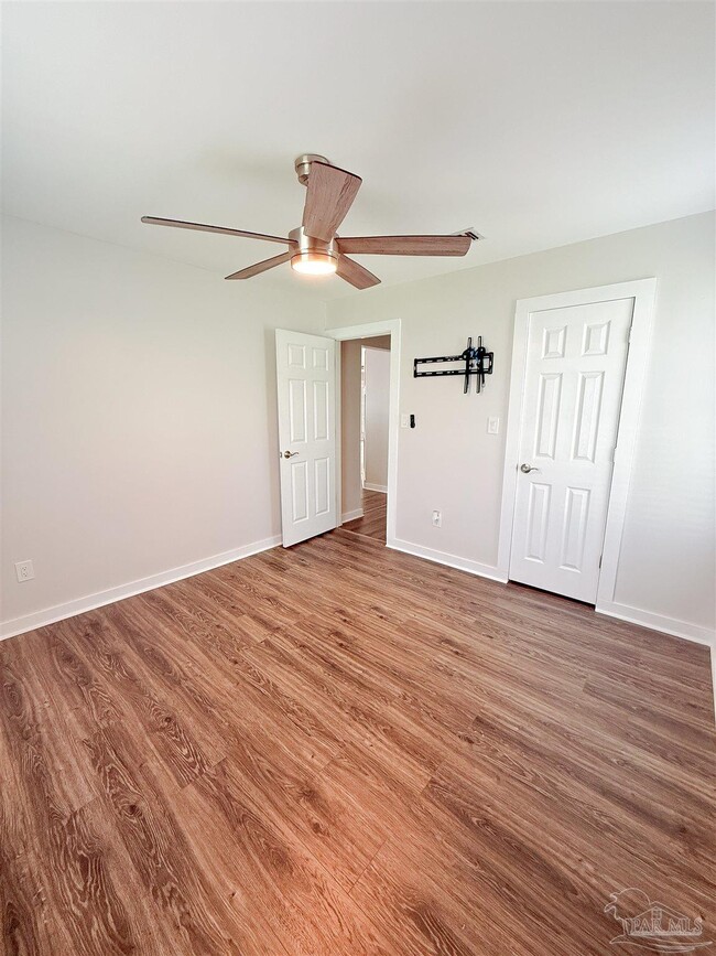 Building Photo - 161 Mirabelle Cir