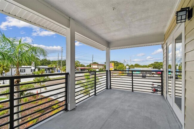 Building Photo - 650 E Tarpon Ave