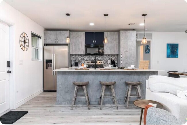 Building Photo - 2648 NW 9th Ln