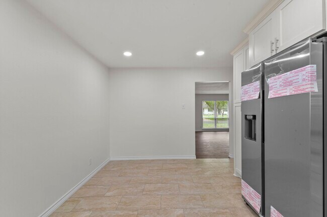 Building Photo - 5011 Redstart St