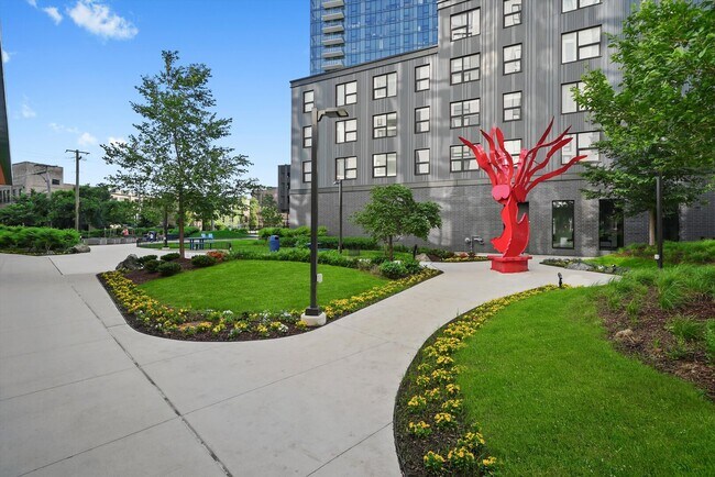 Building Photo - 860 W Blackhawk St