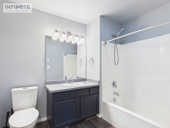 Building Photo - Top-Floor 2BR/2BA – Bright, Clean & Move-In Ready