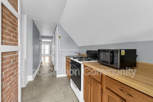 Building Photo - 319 W Utica St