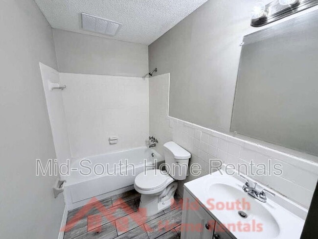 Building Photo - 139 N Claybrook St