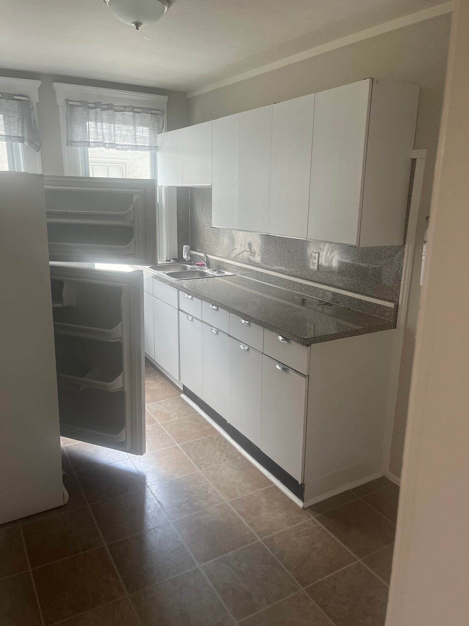 Building Photo - 2204 Adams Ave