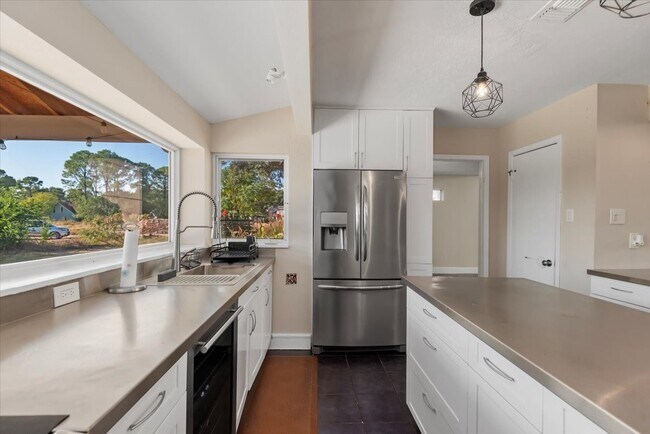 Building Photo - 6003 Long Leaf Dr