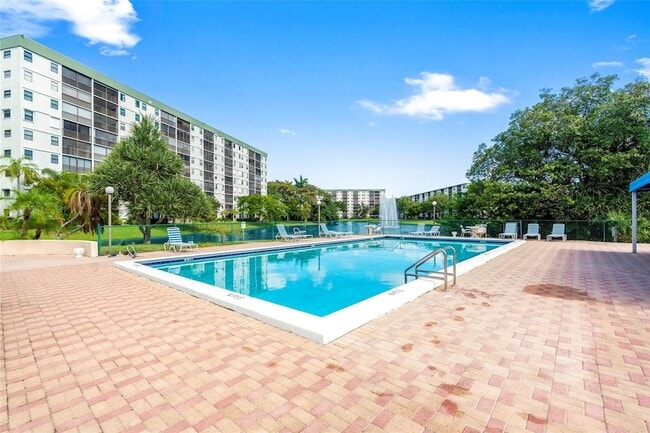 Building Photo - 2226 N Cypress Bend Dr