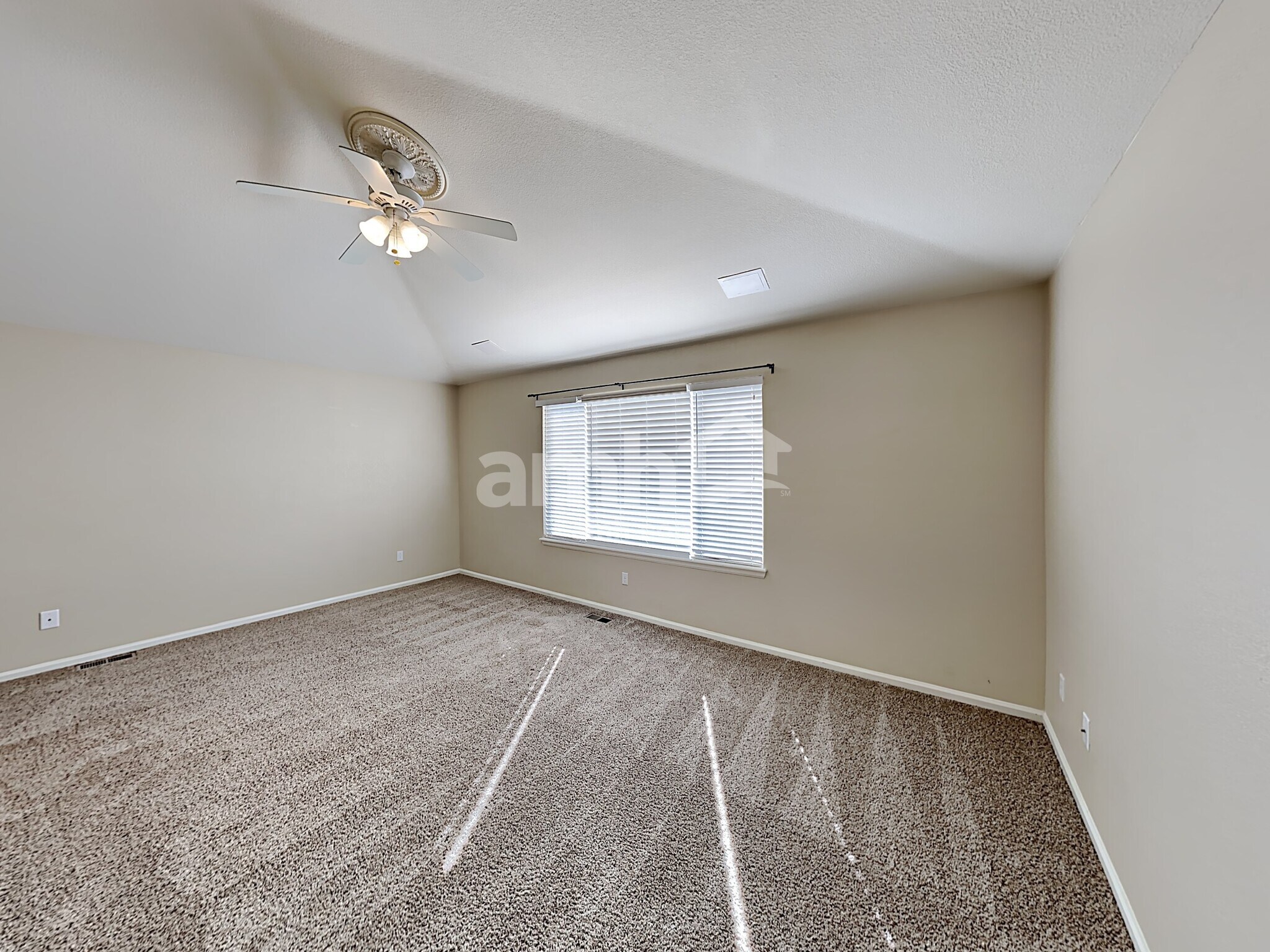 Building Photo - 18942 E Vassar Dr