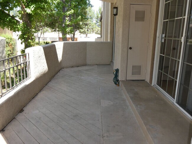 Building Photo - Beautiful 2-Bedroom Lower-Unit Condo in Sienna Villas of Valencia!