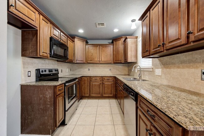 Building Photo - Move in Special !! $250 Off your First Full Month Rent! Beautiful Large 4BD/2BTH Home Near Tinker...