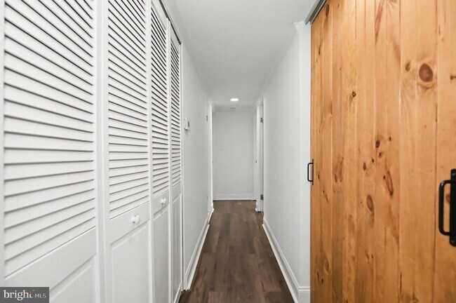 Building Photo - 312 E Gordon St