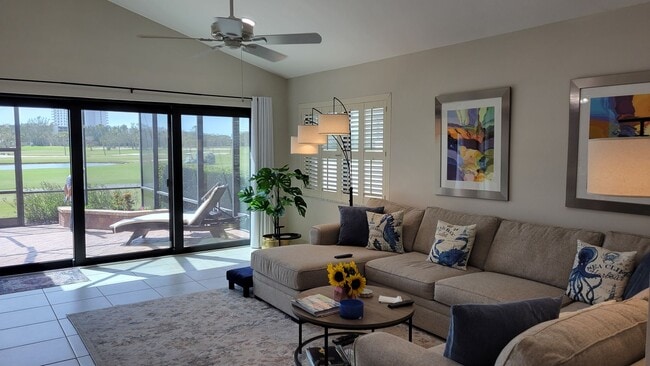 Building Photo - Seasonal/short term renovated 3/3 villa with golf course views on Longboat Key!