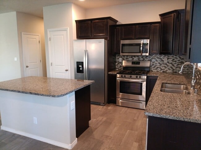 Building Photo - 4 Bedroom, 2 Bathroom! Lovely Home! Schedule a Showing!