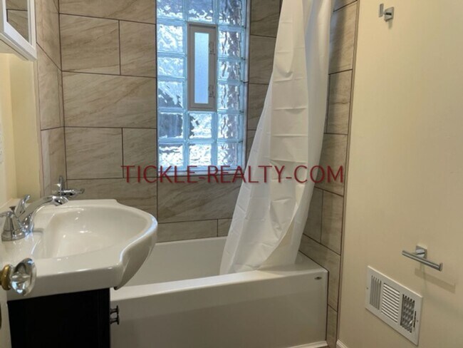 Building Photo - 253-255 Rocket St