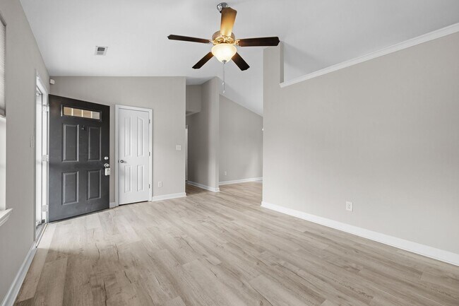 Building Photo - Woodbury Farms