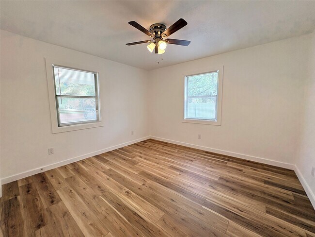 Building Photo - 3206 Avenue K