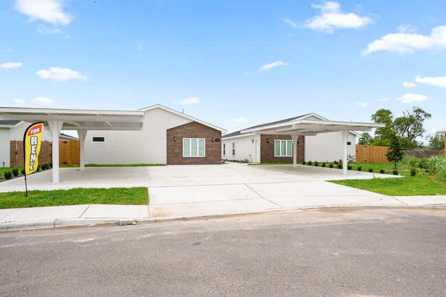 Building Photo - 3211 S Chloe Ave