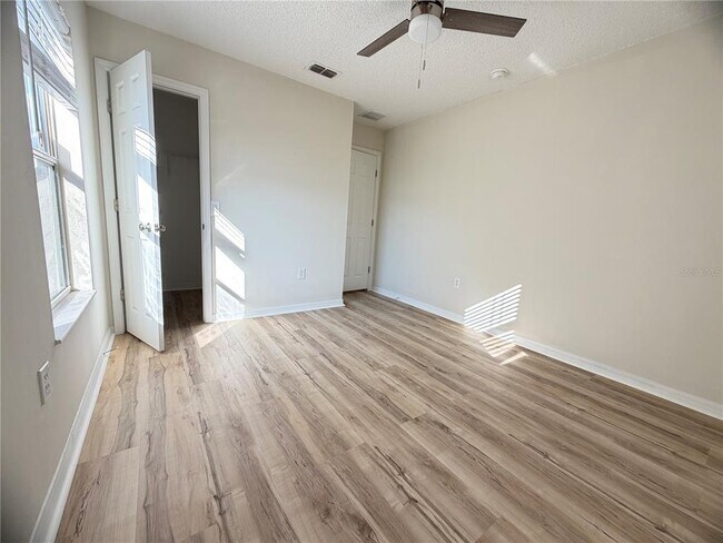 Building Photo - 246 Canna Dr