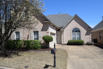Building Photo - 390 Fountain Lake Dr