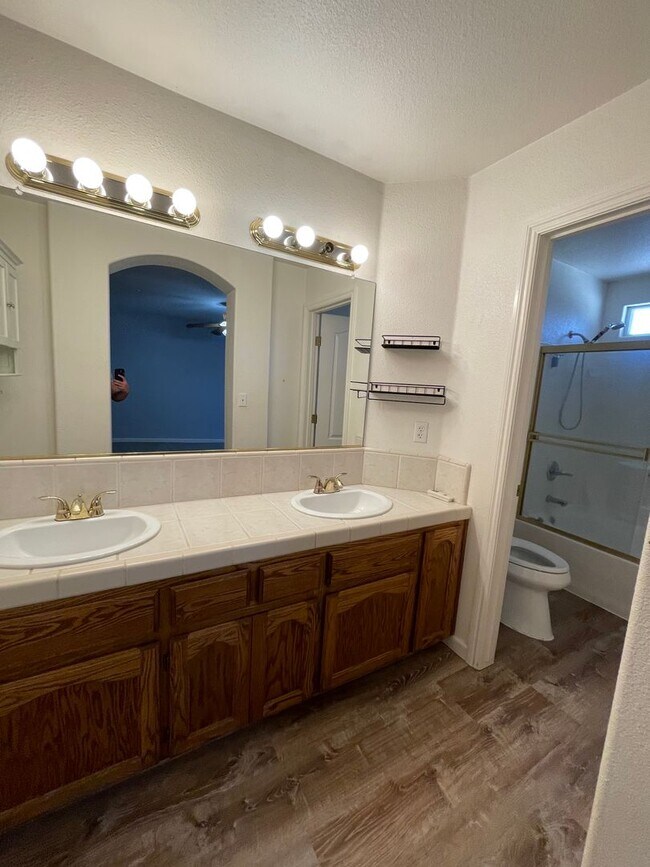 Building Photo - Southeast Visalia home coming soon!