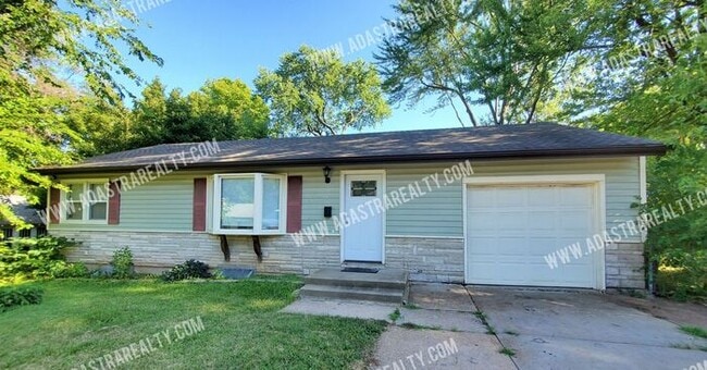 Primary Photo - Awesome Location in Waldo-Available NOW!!