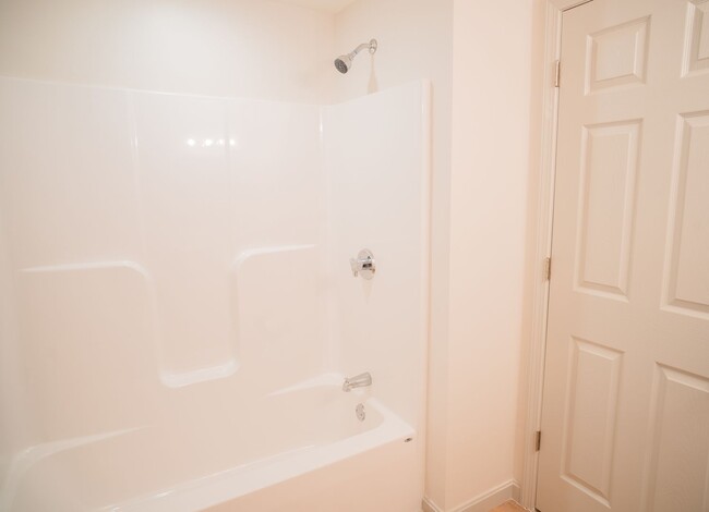 Building Photo - 61 Wainwright St