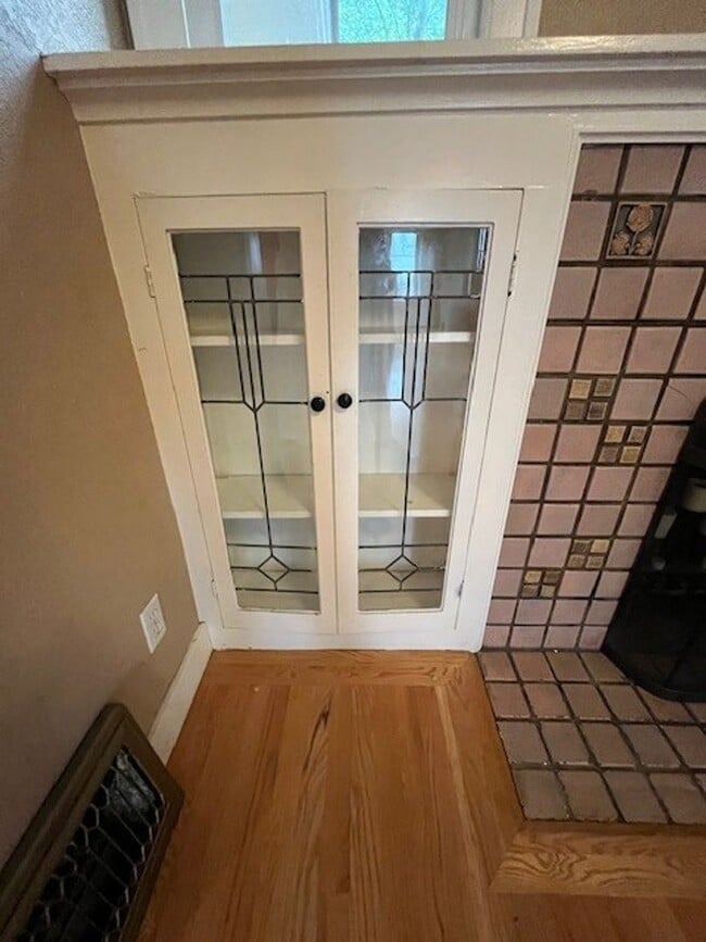 Building Photo - Wallingford Home. 4 beds, 2 bath. garage.