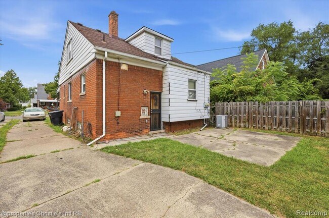 Building Photo - 10024 Mark Twain St