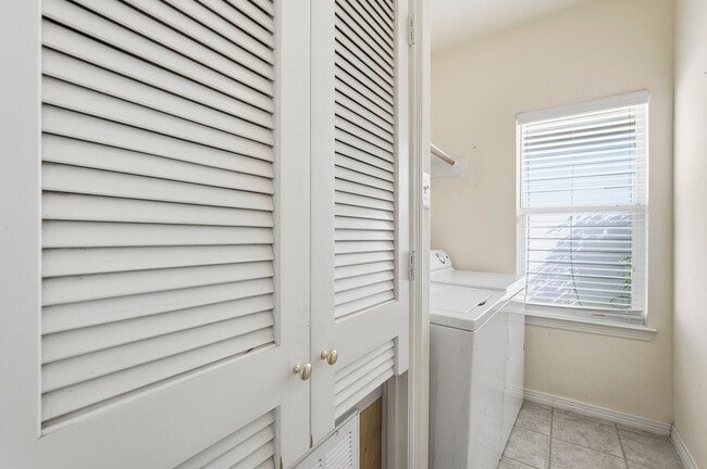 Building Photo - 10223 Dandyline Way