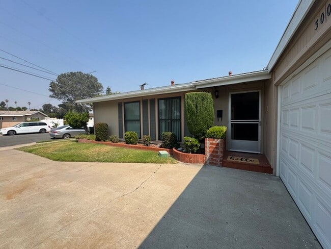 Building Photo - Charming 3-Bedroom Home for Rent in Serra ...