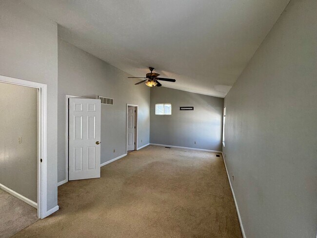 Building Photo - 5776 Kingsbury Pl