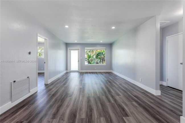 Building Photo - 326 SE 3rd Terrace