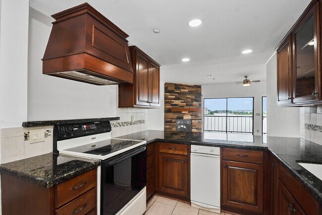 Building Photo - 401 Lakeside Ln