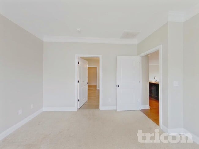 Building Photo - 910 Deepwood Ct