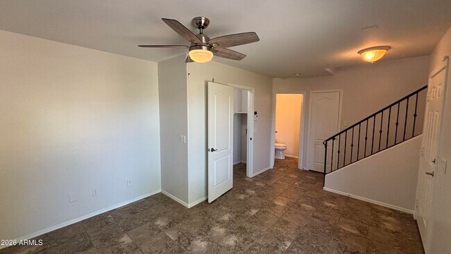 Building Photo - 2125 E Huntington Dr