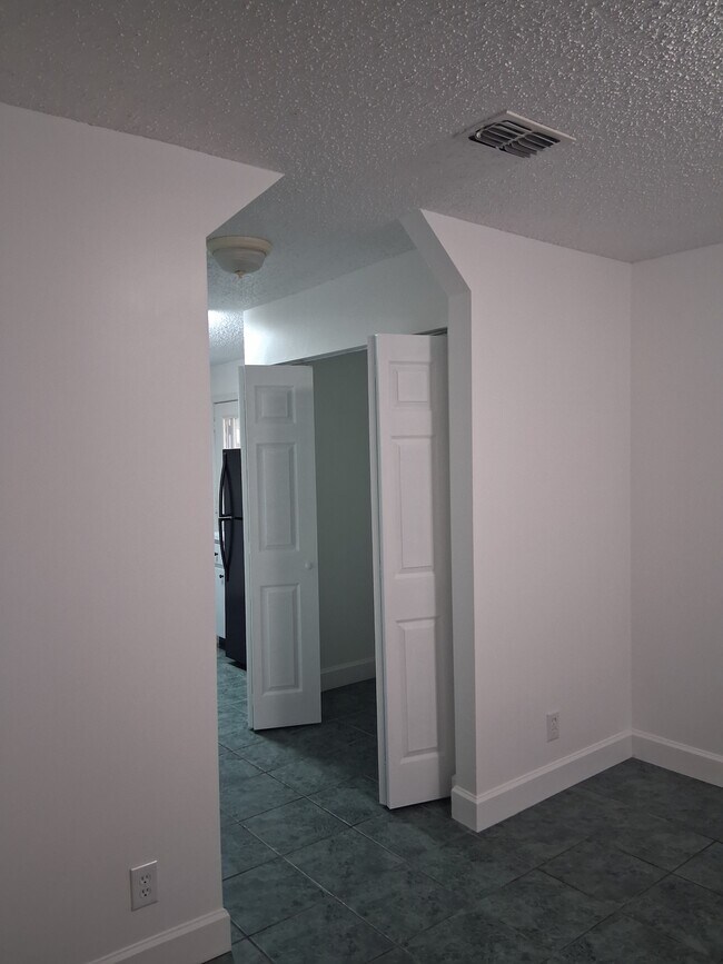 Building Photo - 1744 W 28th St