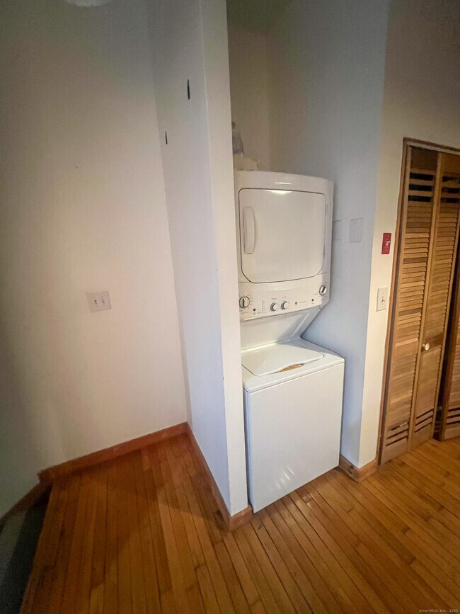 Building Photo - 325 Lafayette St