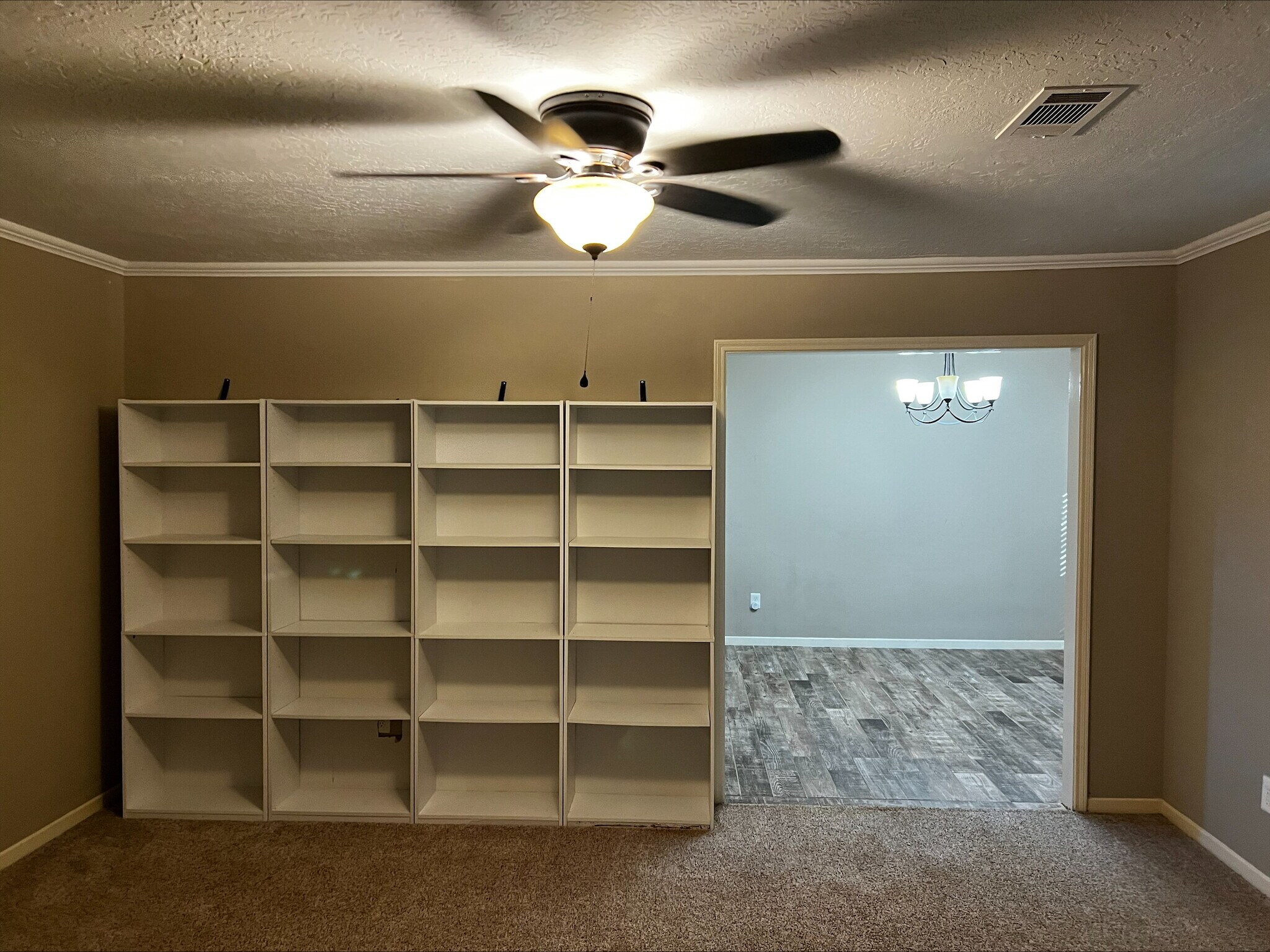 Building Photo - 835 Chatwood Dr