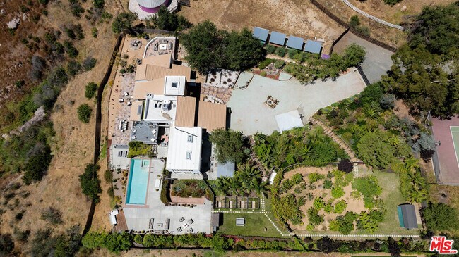 Building Photo - 231 Loma Metisse Rd