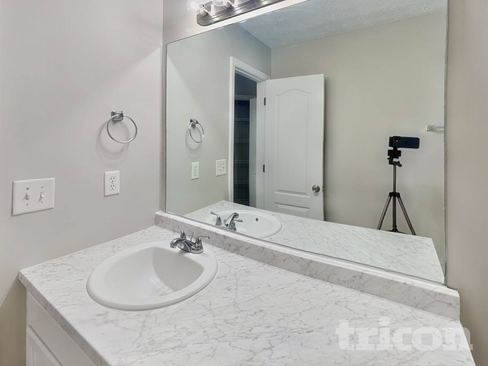 Building Photo - 11906 Fairway Overlook