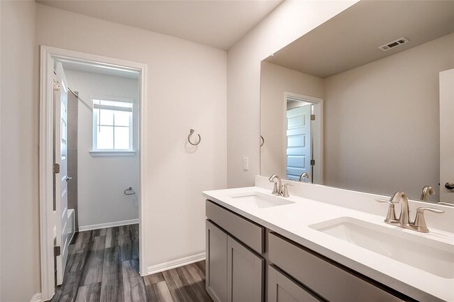 Building Photo - 107 Greenspire Downs Dr
