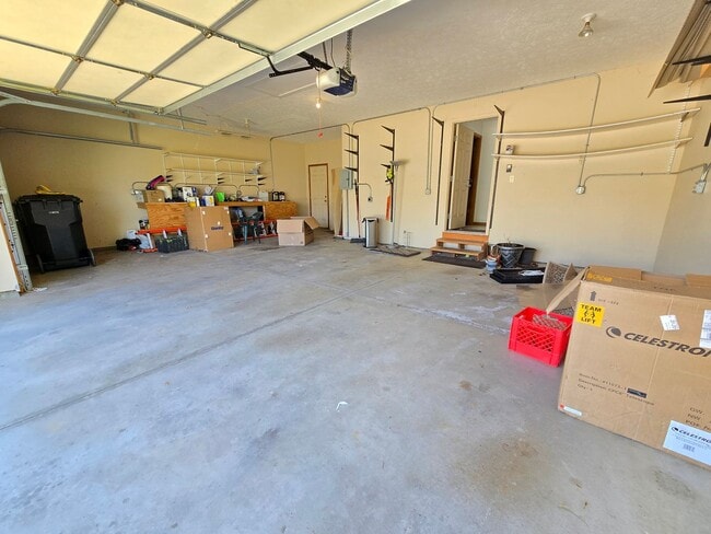 Building Photo - Beautiful 4 bedroom home in Normal!