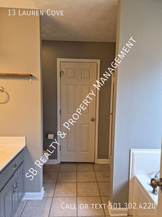 Building Photo - 13 Lauren Cove