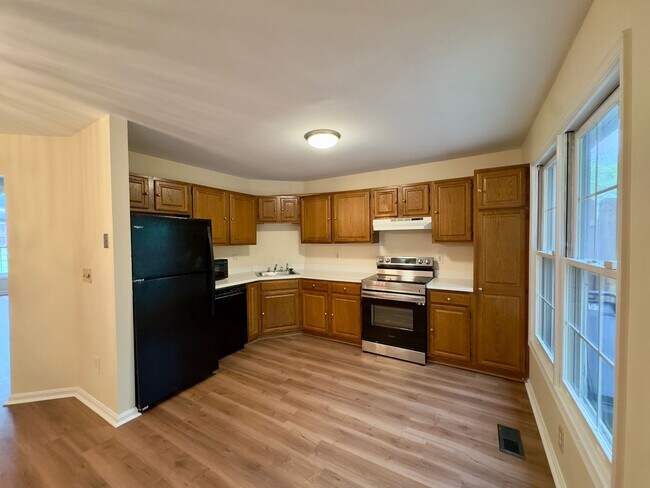 Building Photo - Charming 4 Bedroom/3.5 Bathroom Townhome in Cedarwood Estates, Pikesville, MD!