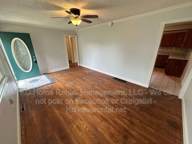 Building Photo - 10700 E 28th Terrace S