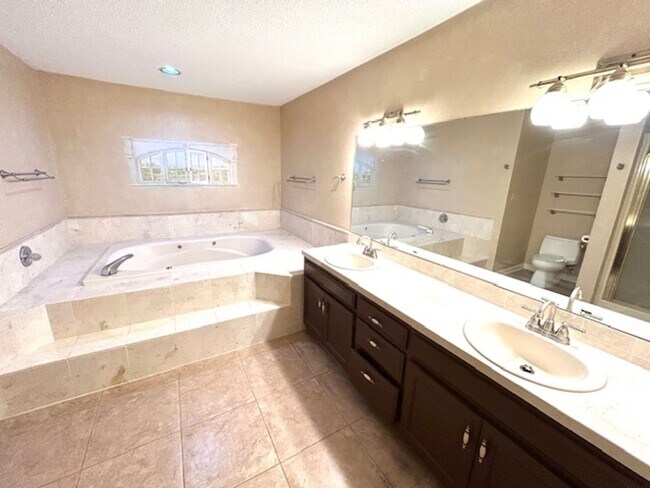 Building Photo - Beautiful Home for Rent in the Heart of Madison