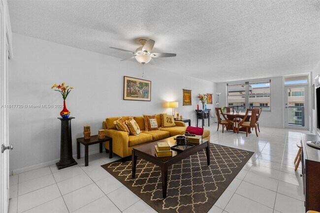 Building Photo - 9511 Collins Ave